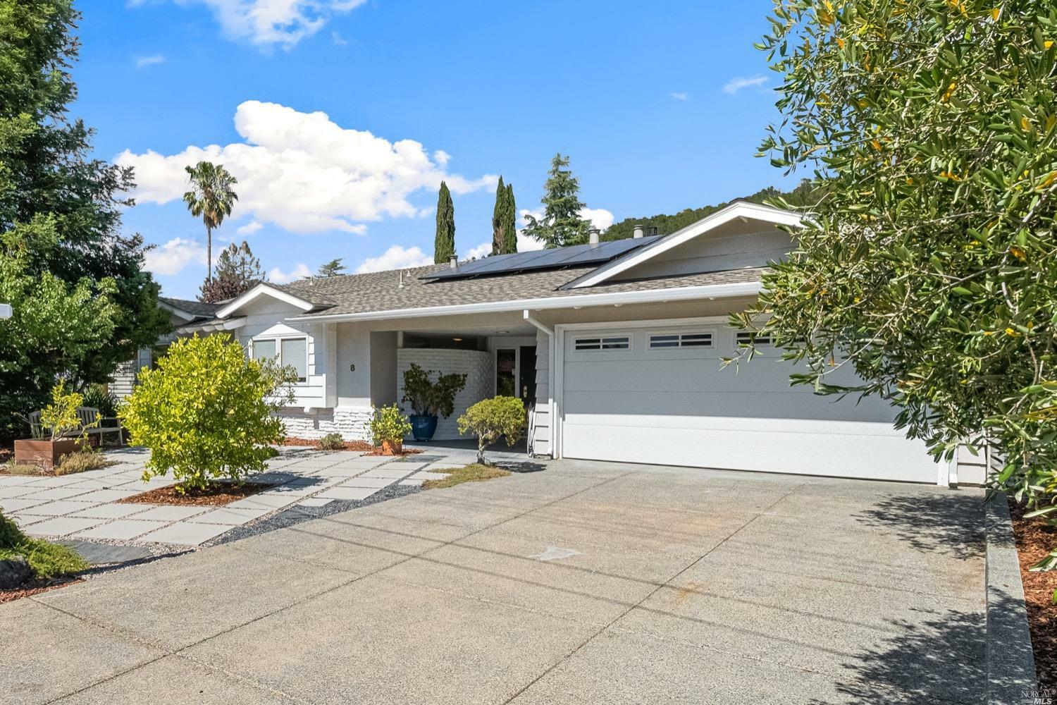 Property Photo:  8 Lisa Court  CA 94903 