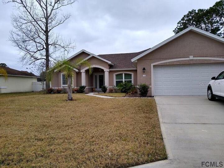 Property Photo: 18 Farnell Lane FL 32137