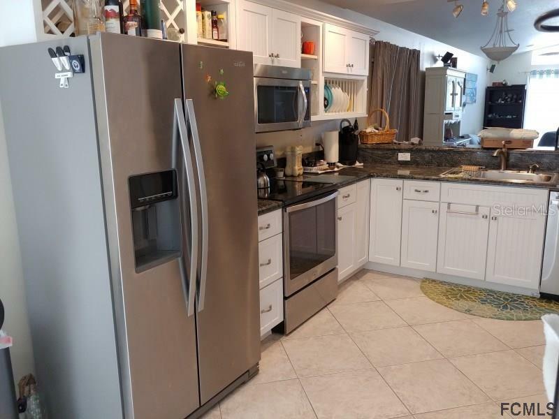 Property Photo: 137 Avalon Drive FL 32176