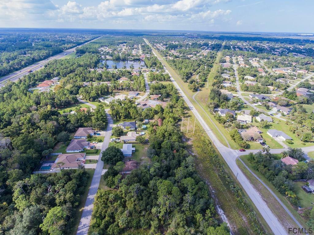 Property Photo: 12 Fanshawe Lane FL 32137