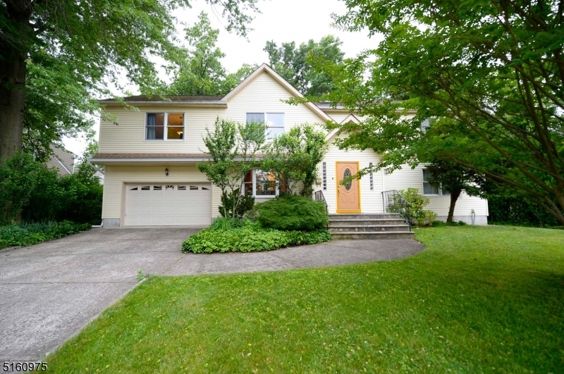 Property Photo:  17 Greenwood Dr  NJ 07410 