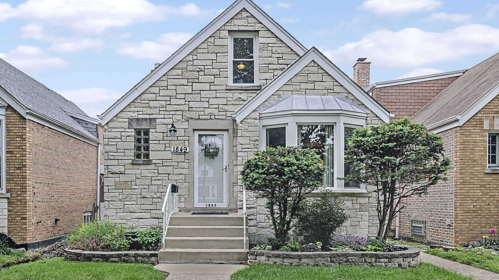 Property Photo:  1849 N Oak Park Avenue  IL 60707 