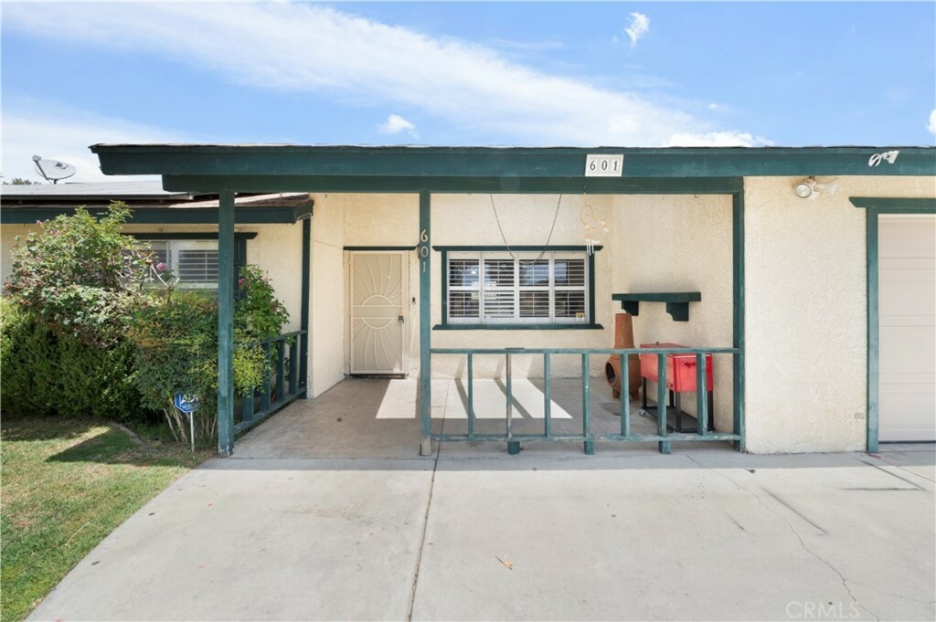 Property Photo:  601 E Evans Street  CA 92583 