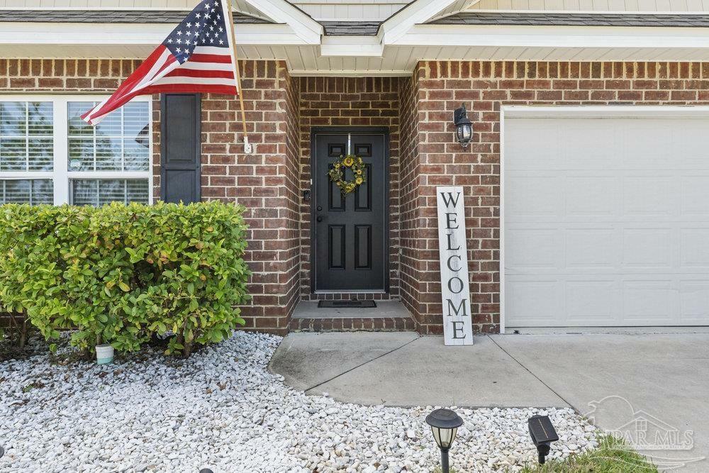 Property Photo: 2177 Kingsport Ave FL 32507