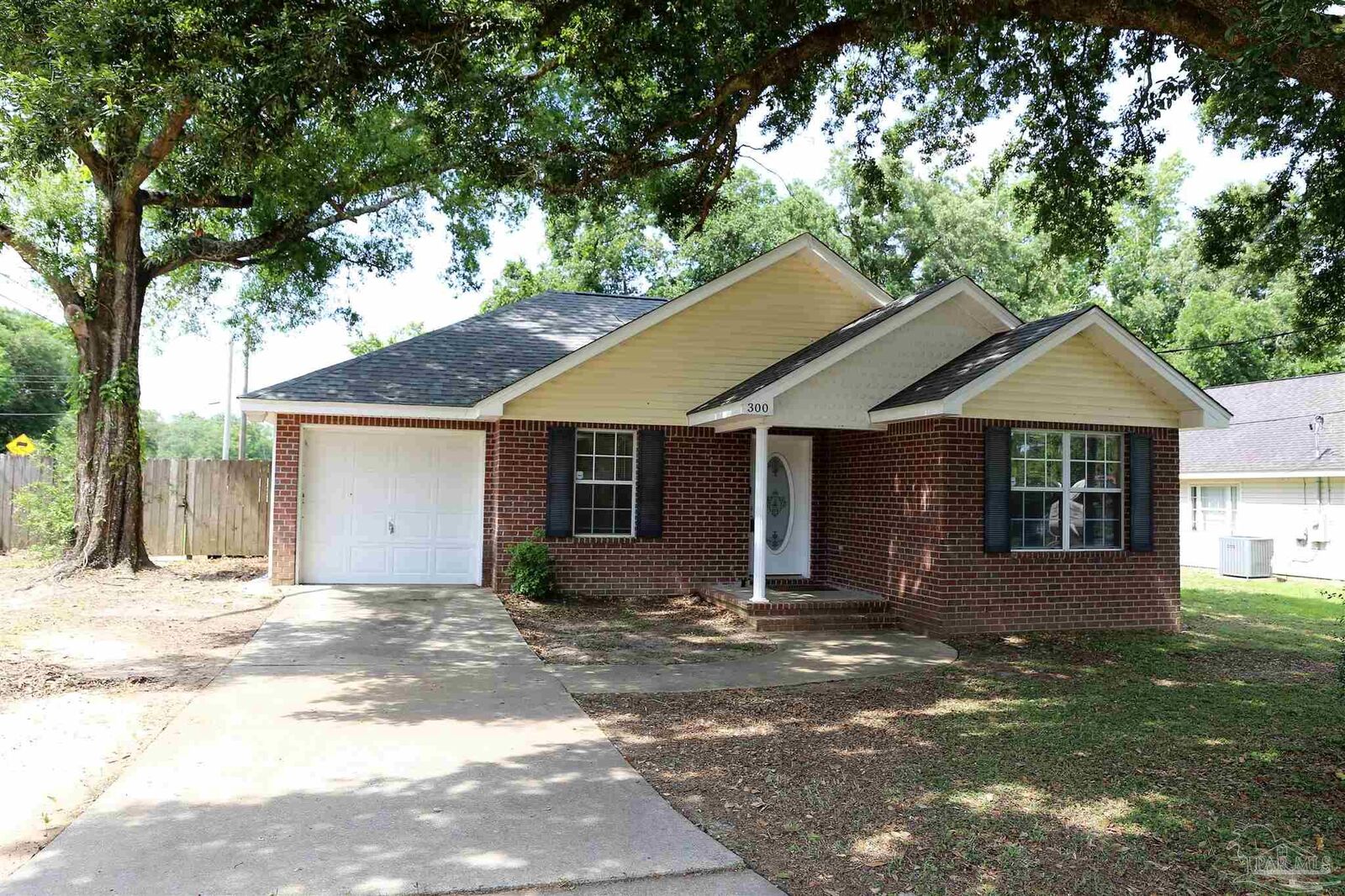 Property Photo:  300 Robinson Ln  FL 32514 