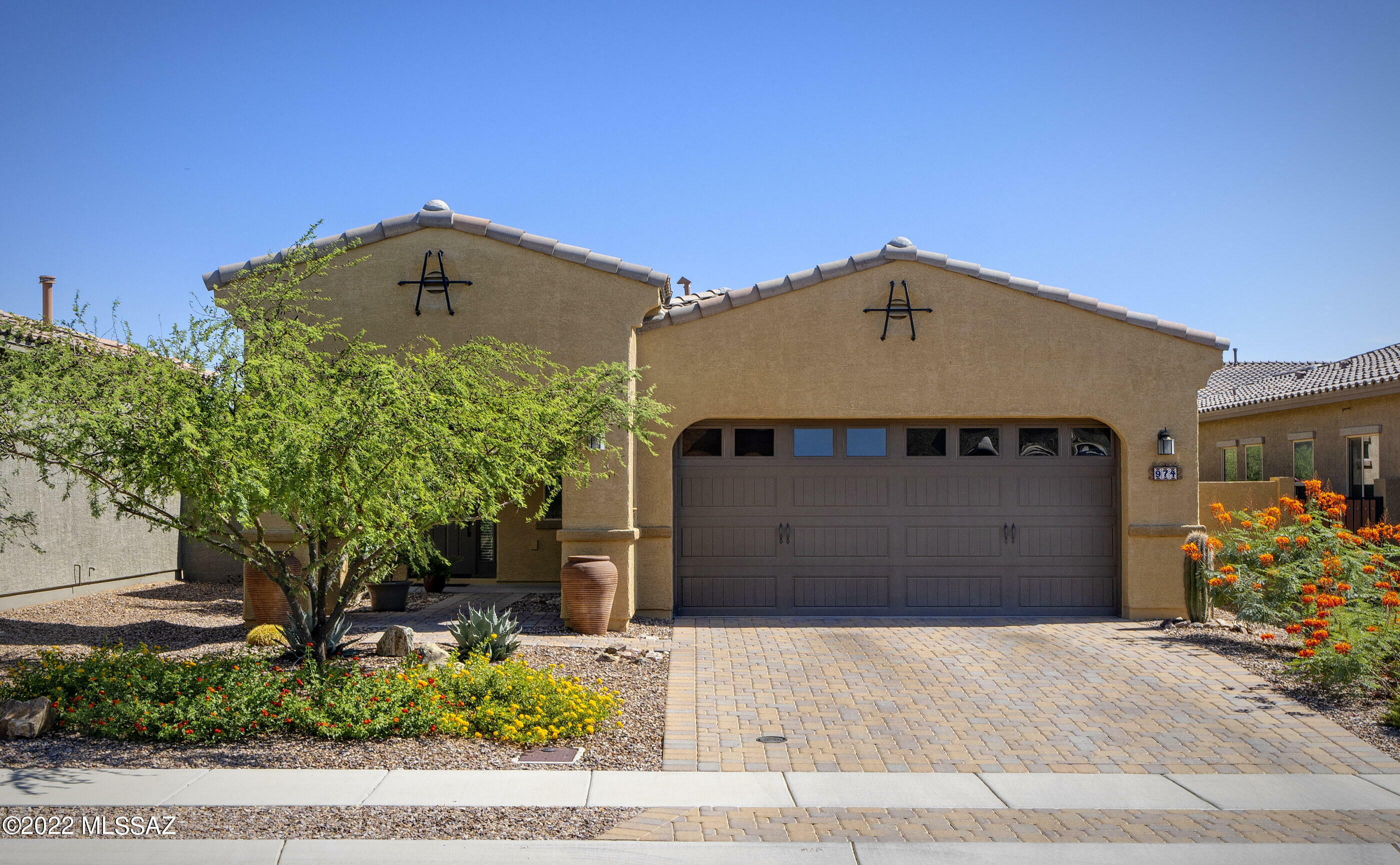 Property Photo: 974 W Hesperaloe Court AZ 85755