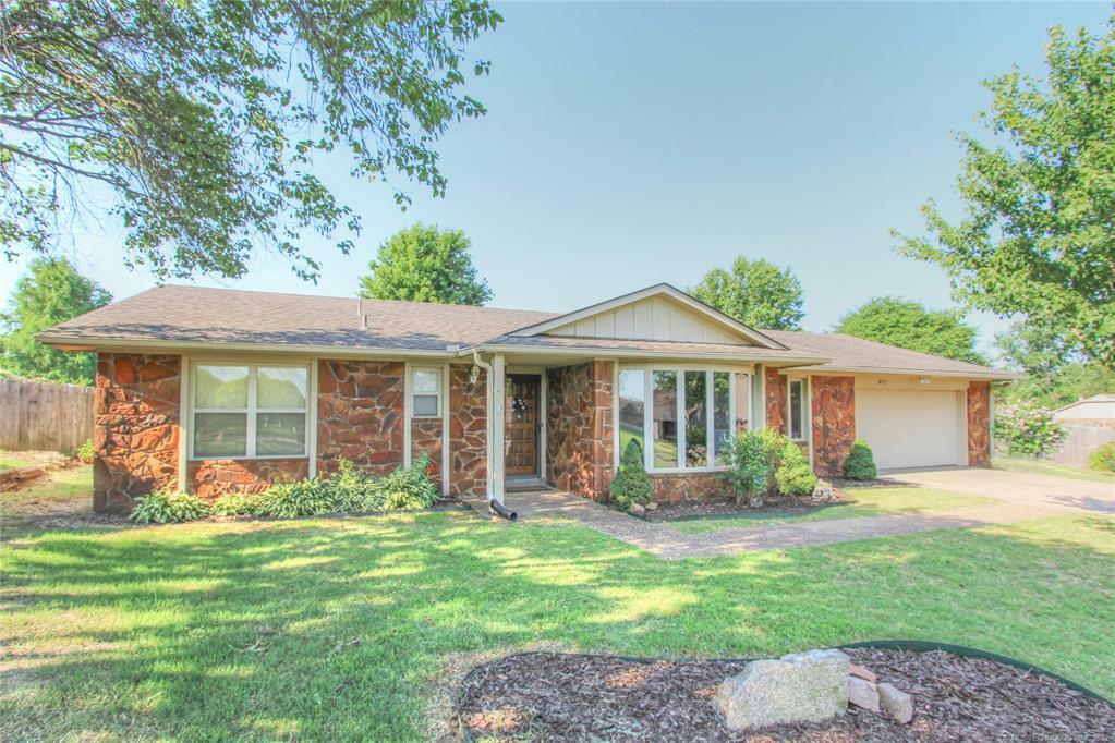 Property Photo:  401 Chisholm Circle  OK 74006 