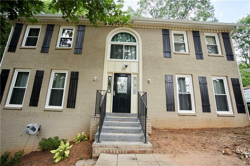 Property Photo: 1692 Windsor Chase Court GA 30043