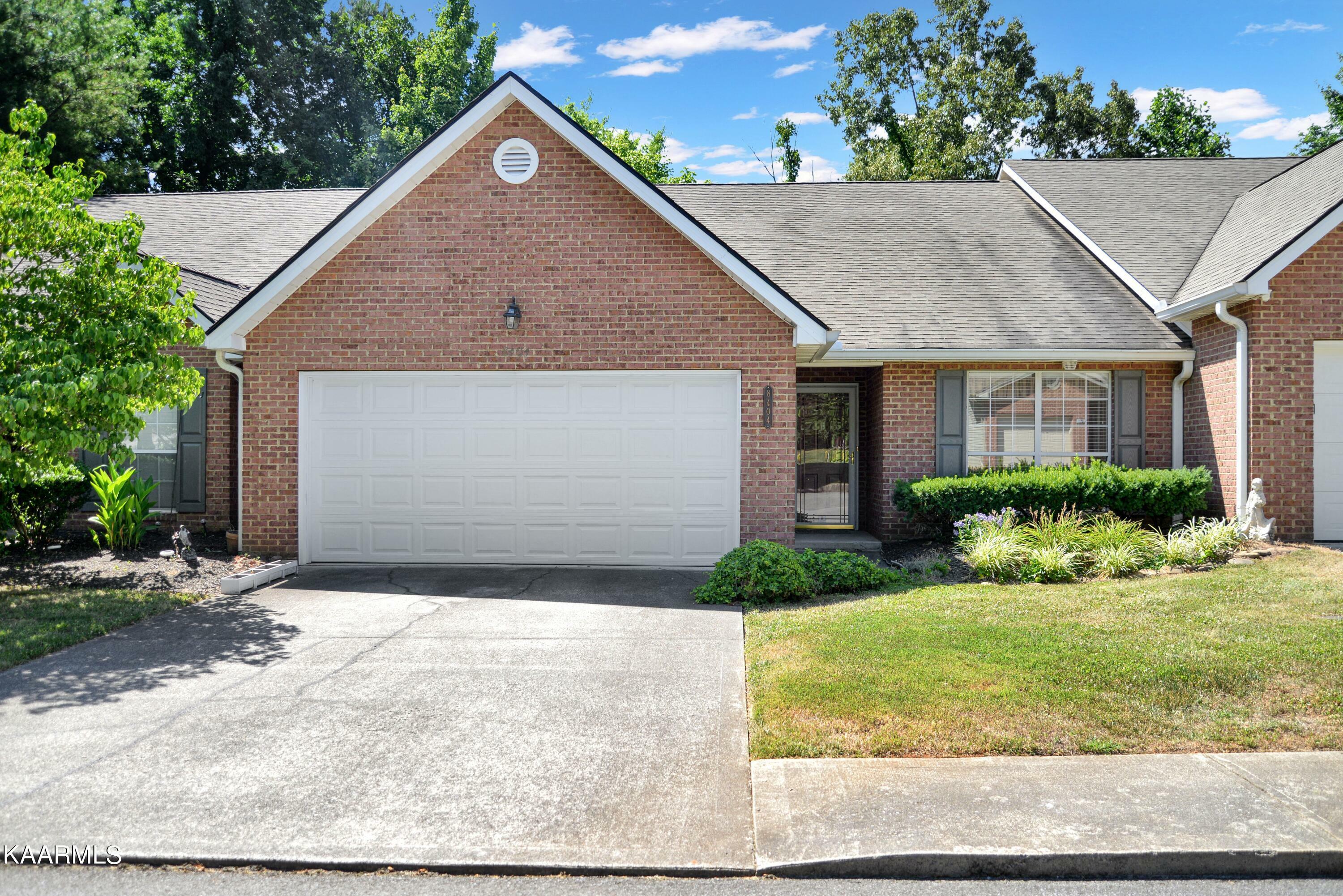 Property Photo: 8404 Ivy Green Way TN 37919