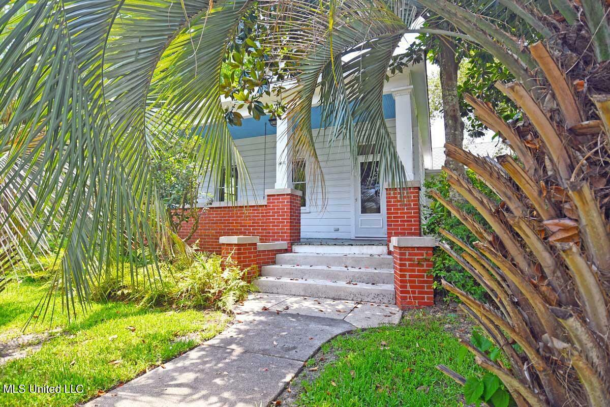 Property Photo:  1416 Bowen Avenue  MS 39564 