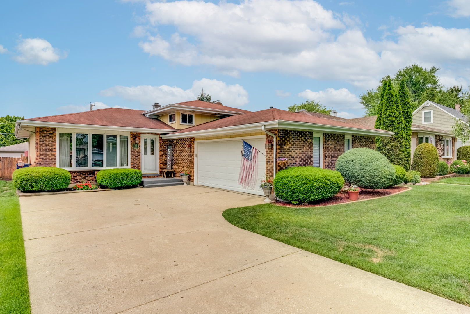 Property Photo: 508 E Berkshire Avenue IL 60148