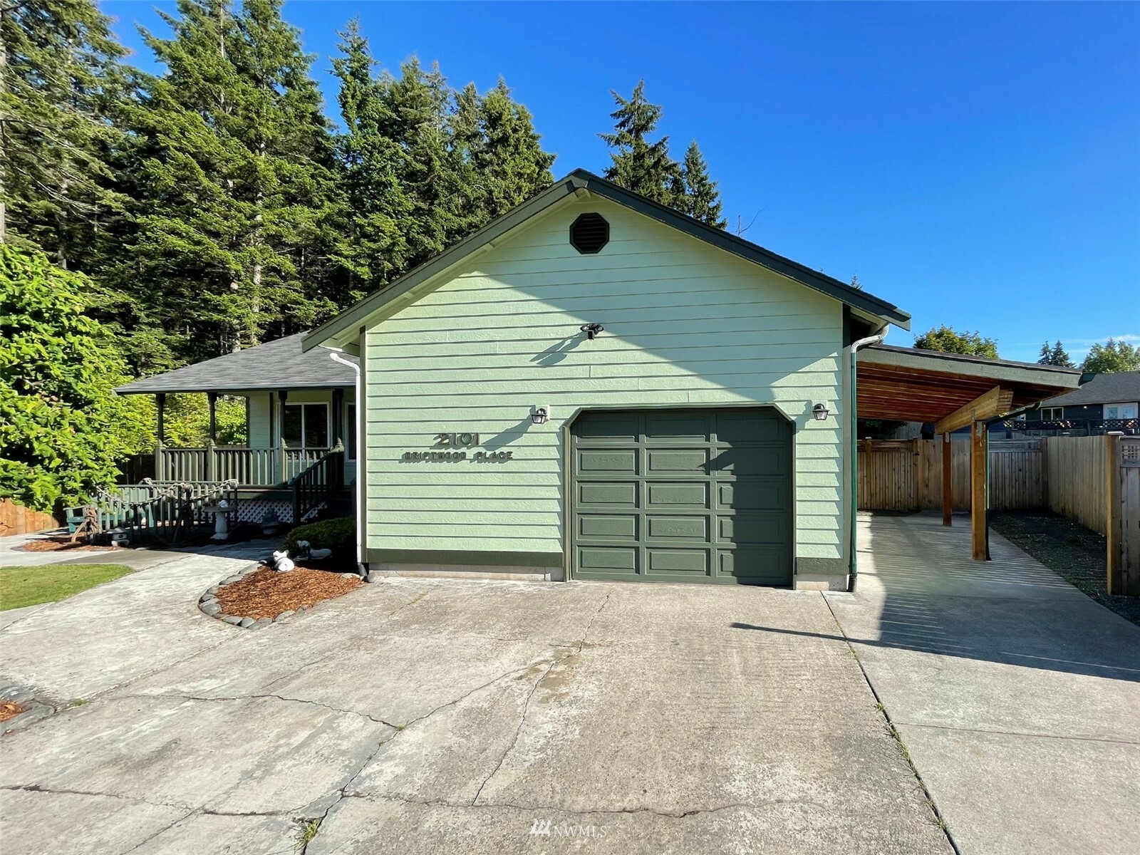 Property Photo:  2101 Driftwood Place  WA 98363 