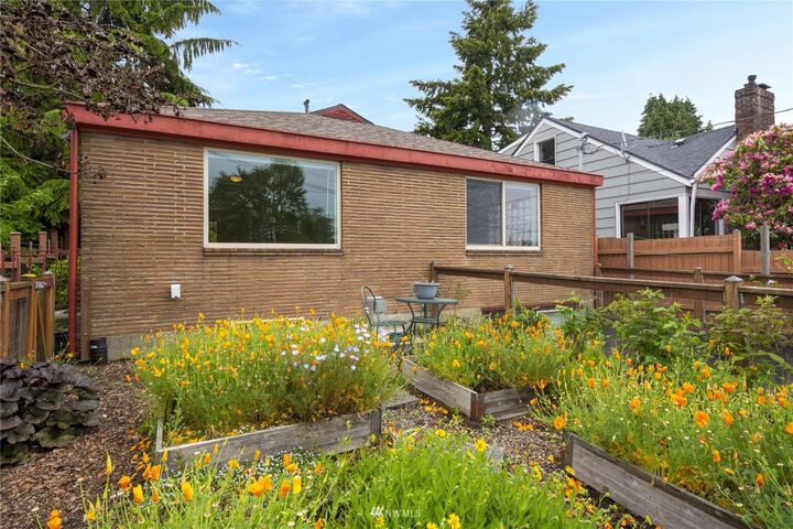 Property Photo:  1130 N 82nd Street  WA 98103 