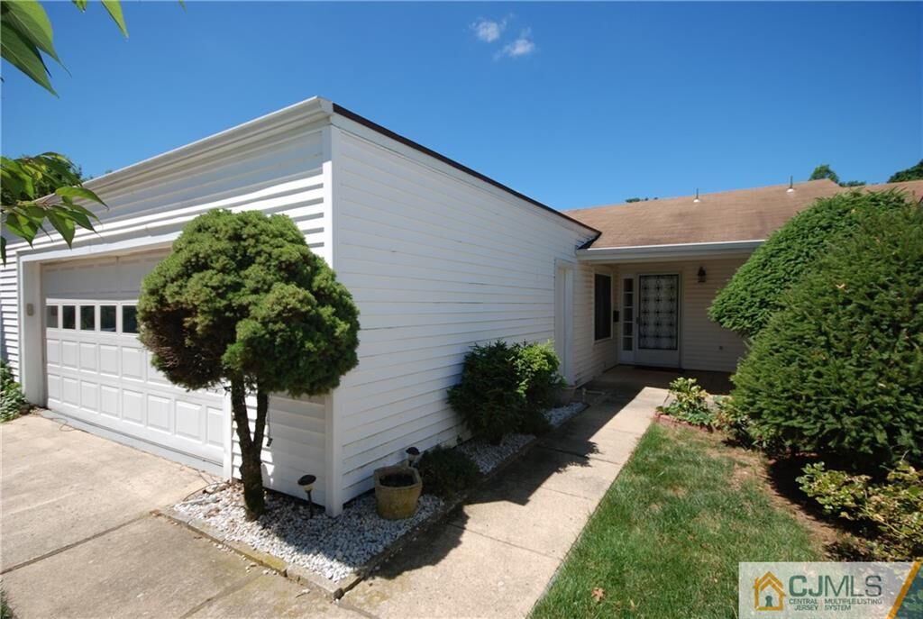 Property Photo: 0-63B Rhus Plaza B NJ 08831