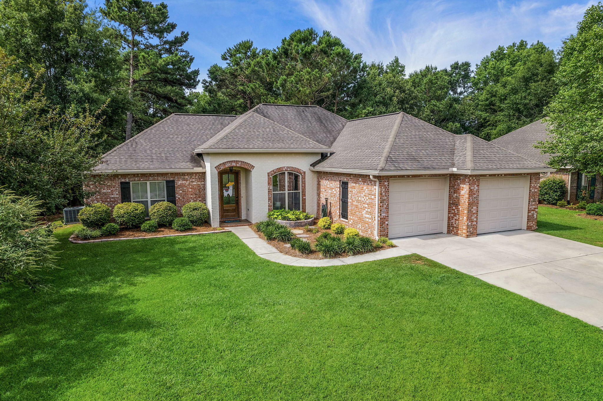 Property Photo:  5 W Donnington Ct.  MS 39402 