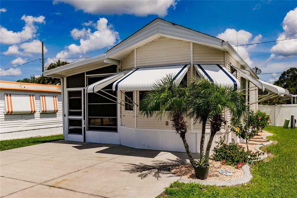 Property Photo:  1604 N Manatee Loop  FL 33950 