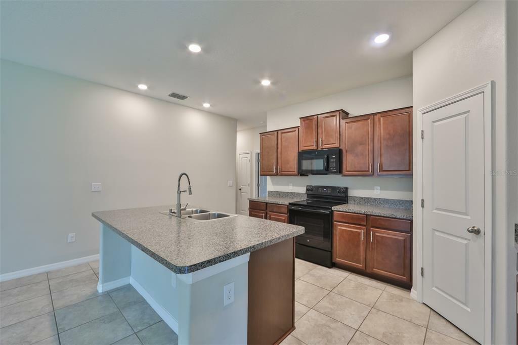 Property Photo:  7017 Trent Creek Drive  FL 33573 