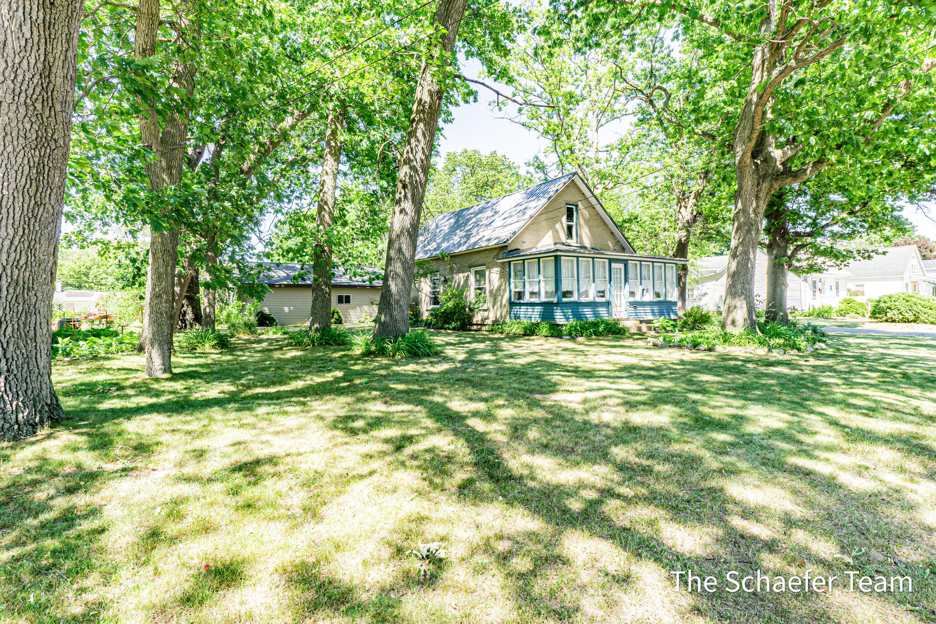 Property Photo:  616 E Pearl Street  MI 48838 