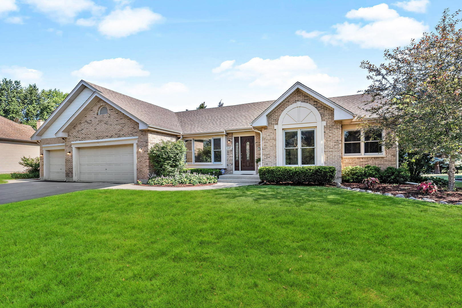 Property Photo: 649 Country Club Drive IL 60143