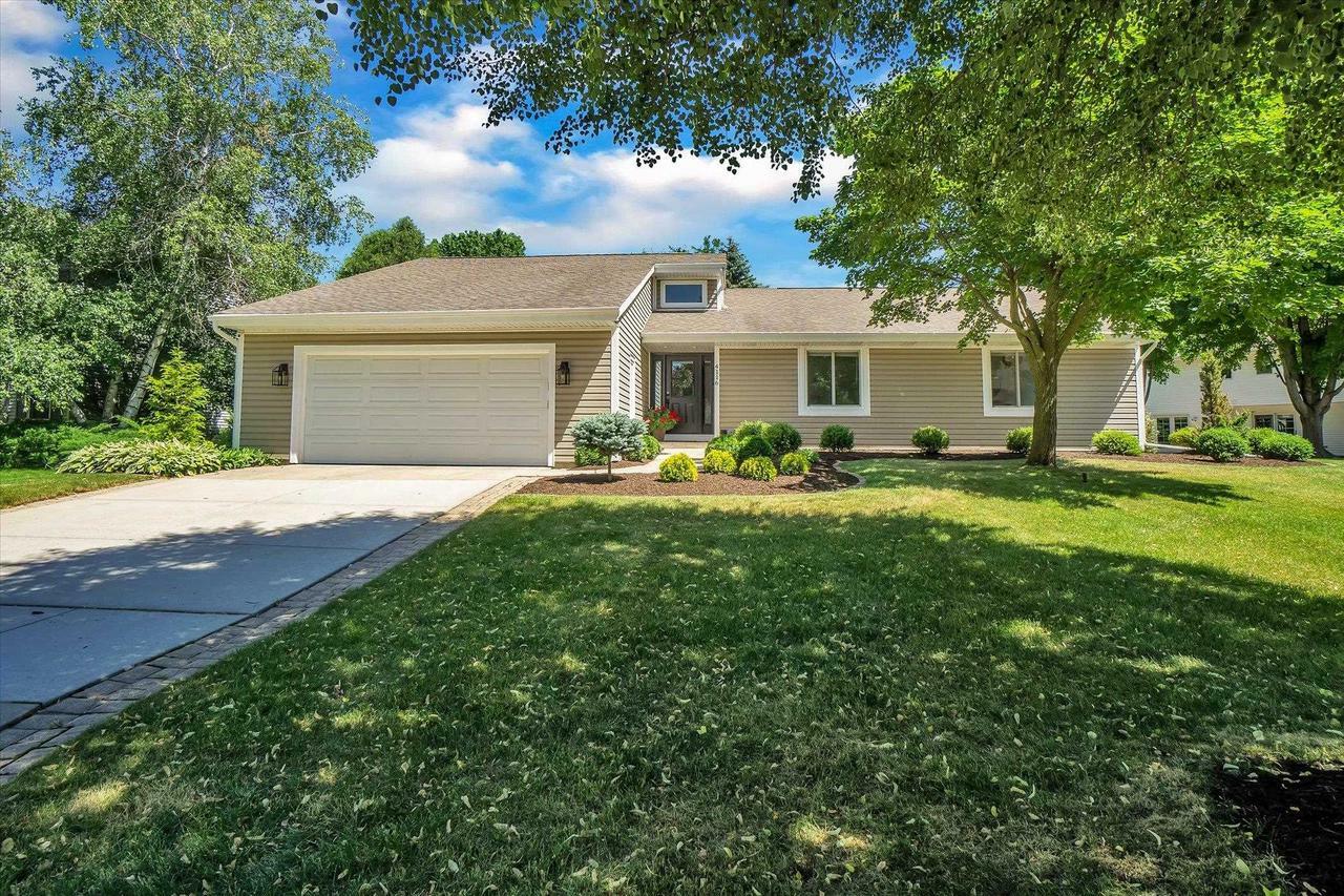 Property Photo:  4116 Eastridge Dr  WI 53546 