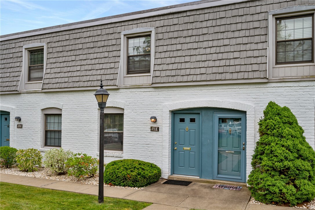 Property Photo: 718 Carriage Circle PA 15205