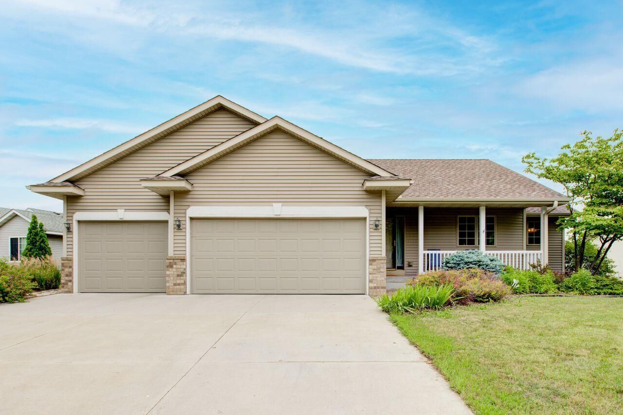 Property Photo:  139 Pheasant Ridge Drive  MN 55363 