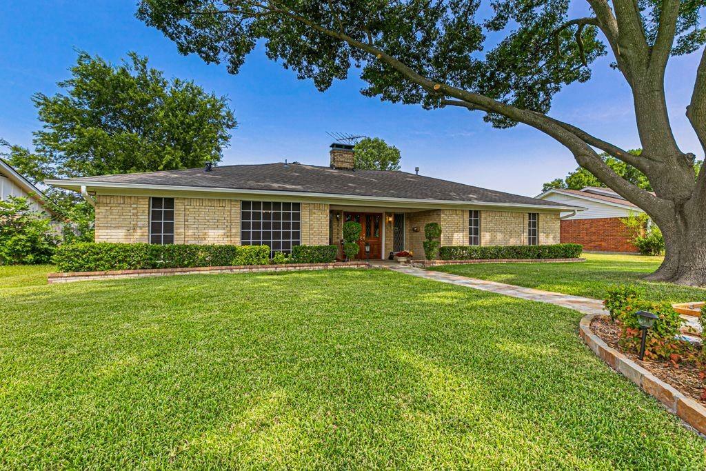 Property Photo: 1328 Meadowcrest Drive TX 75149