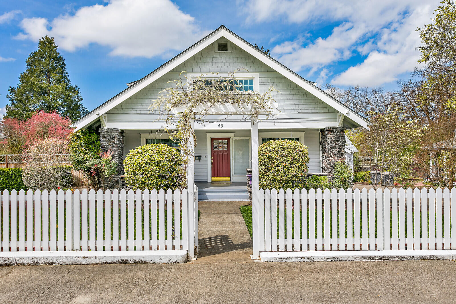 Property Photo:  45 Lindley Street  OR 97504 