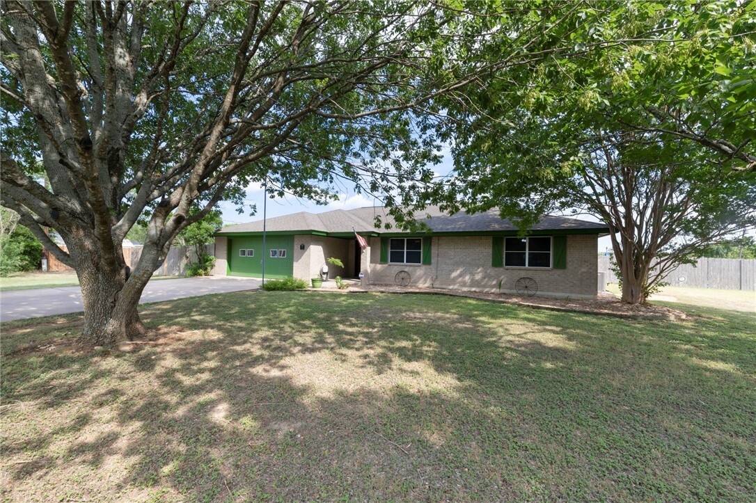 Property Photo: 207 W Avenue A Avenue TX 76537