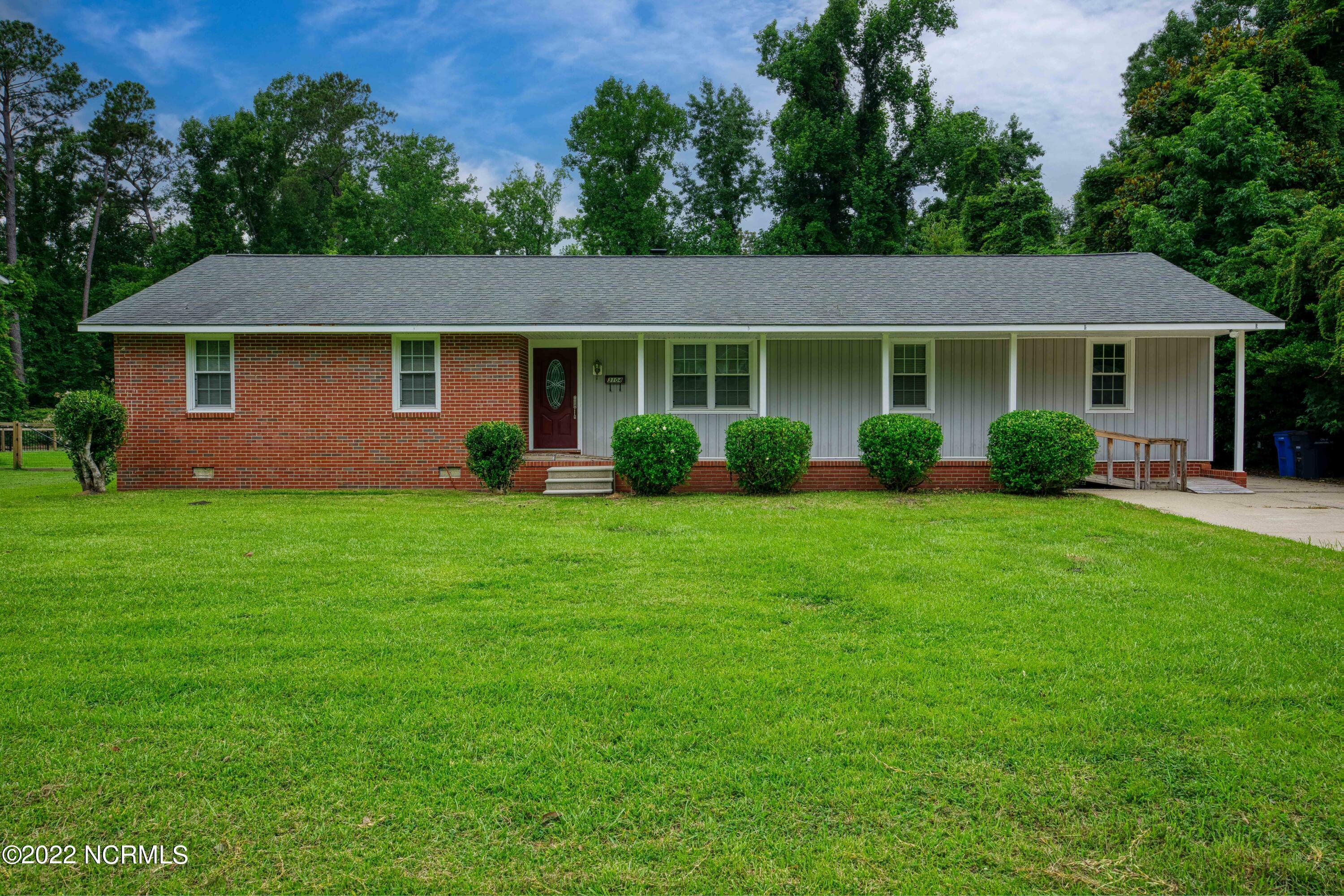 Property Photo:  3104 Northwoods Drive  NC 28540 