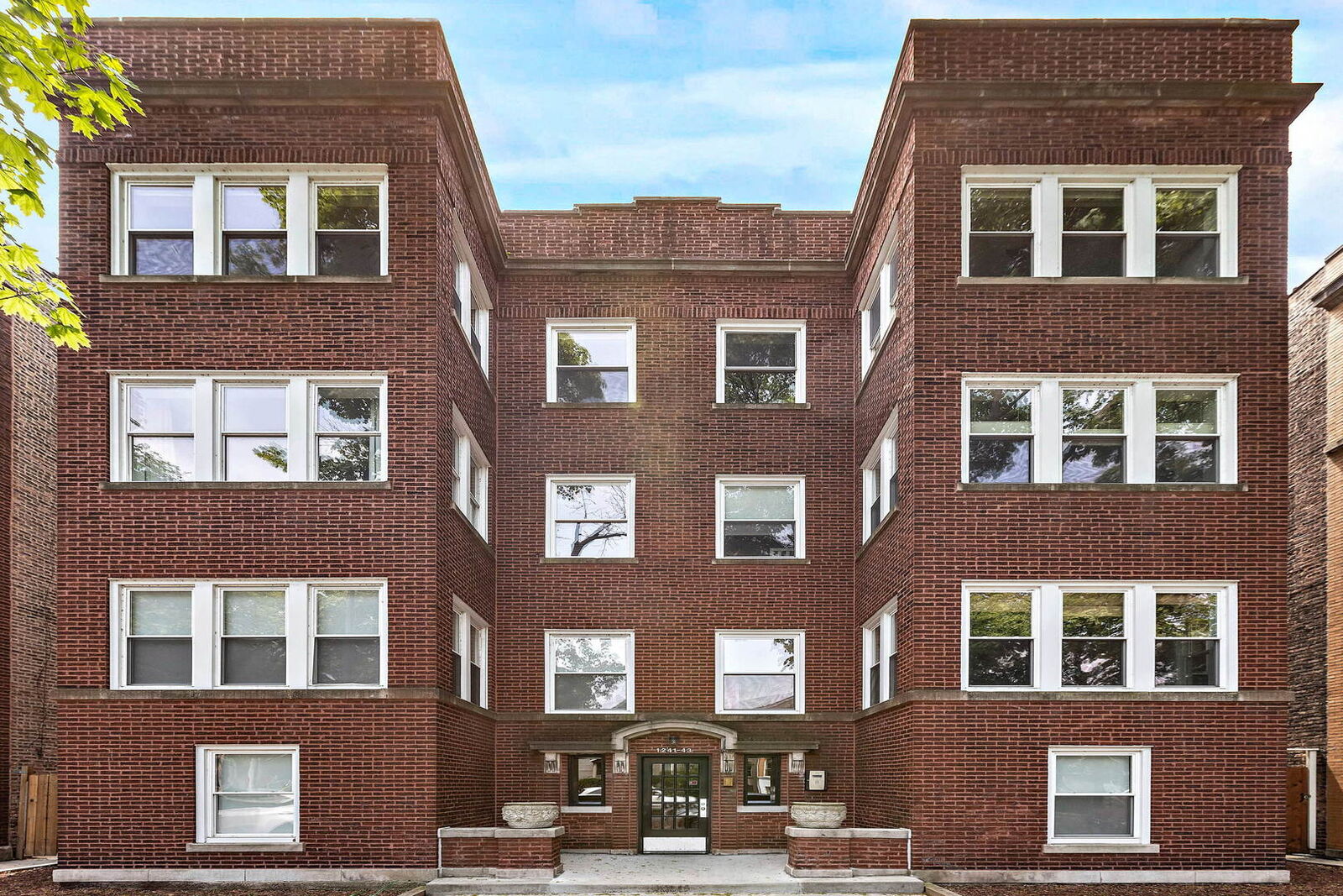 Property Photo: 1241 W Granville Avenue 3E IL 60660