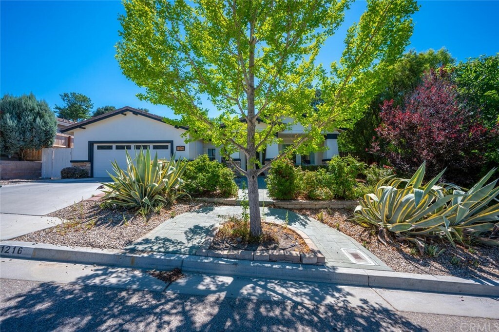 Property Photo:  1216 Echo Court  CA 93446 