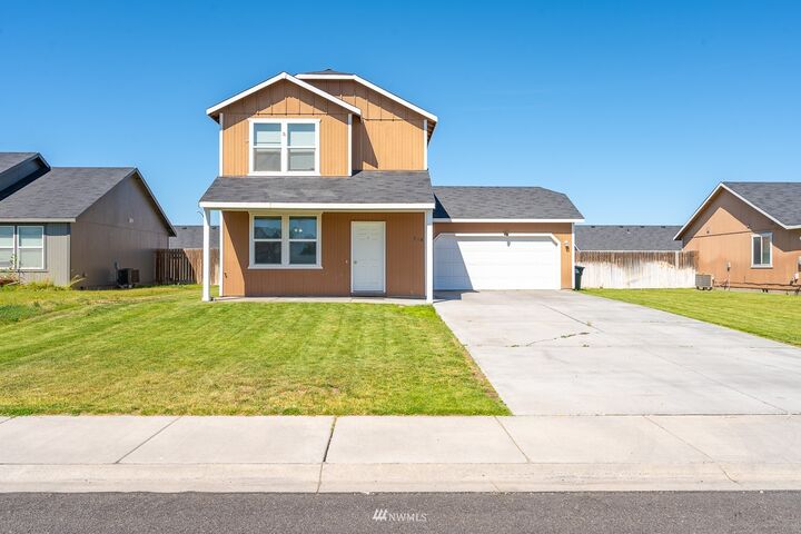 Property Photo:  718 Rockport Street  WA 98837 