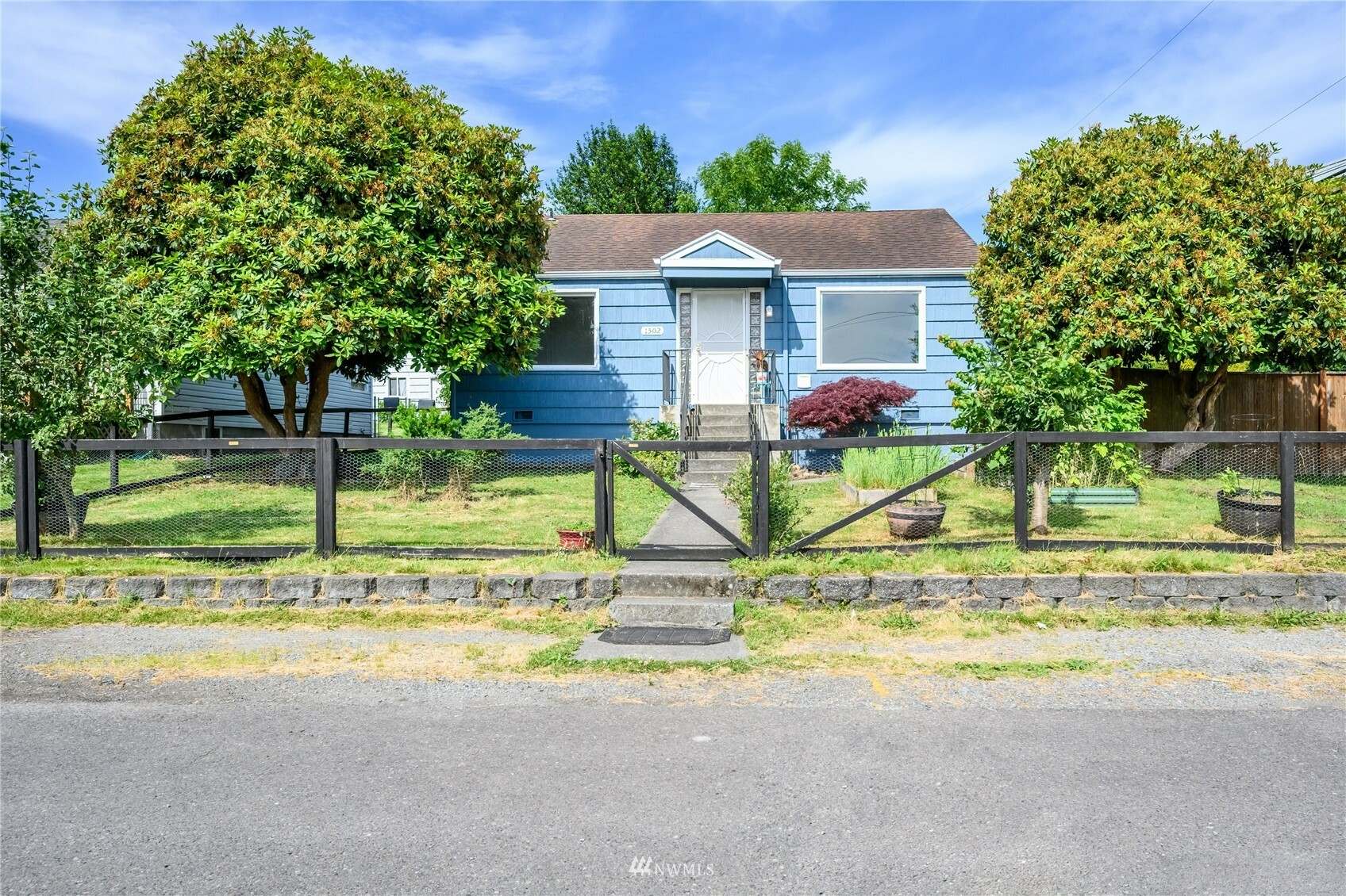 Property Photo:  1502 Cedar Street  WA 98201 