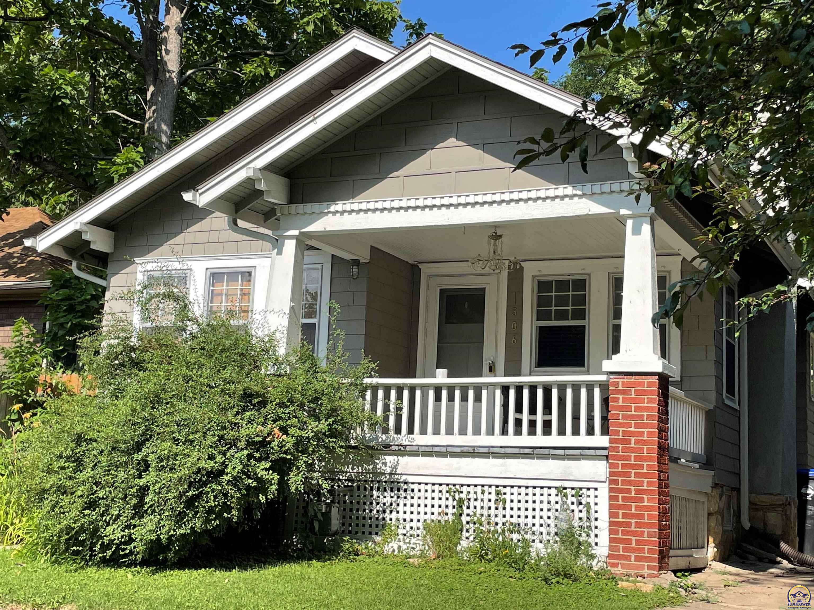 Property Photo:  306 SW Elmwood Ave  KS 66606 