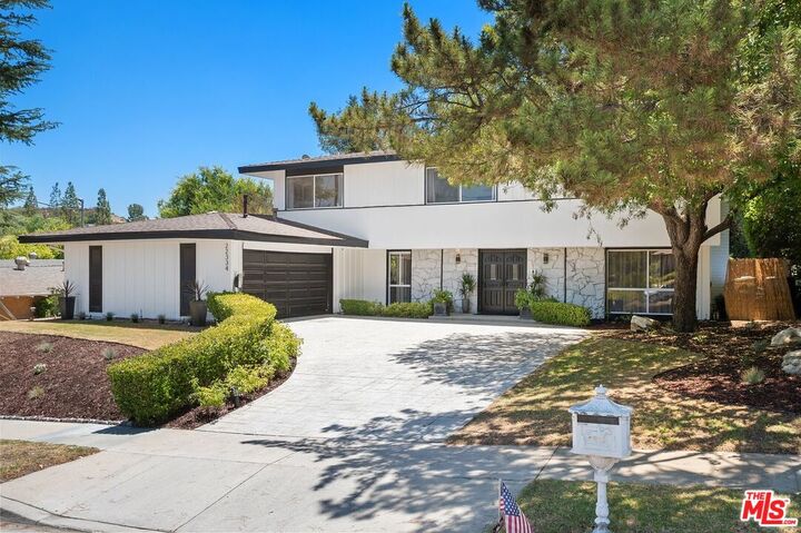 22334   Liberty Bell Rd  Calabasas CA 91302 photo