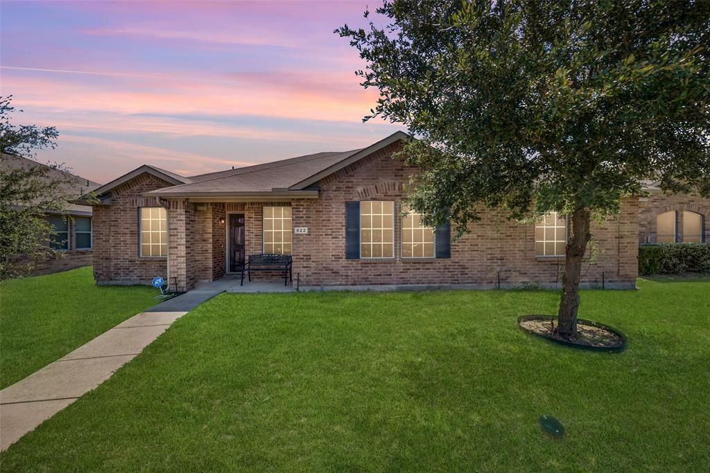 Property Photo:  822 Smokey Oak Street  TX 75146 