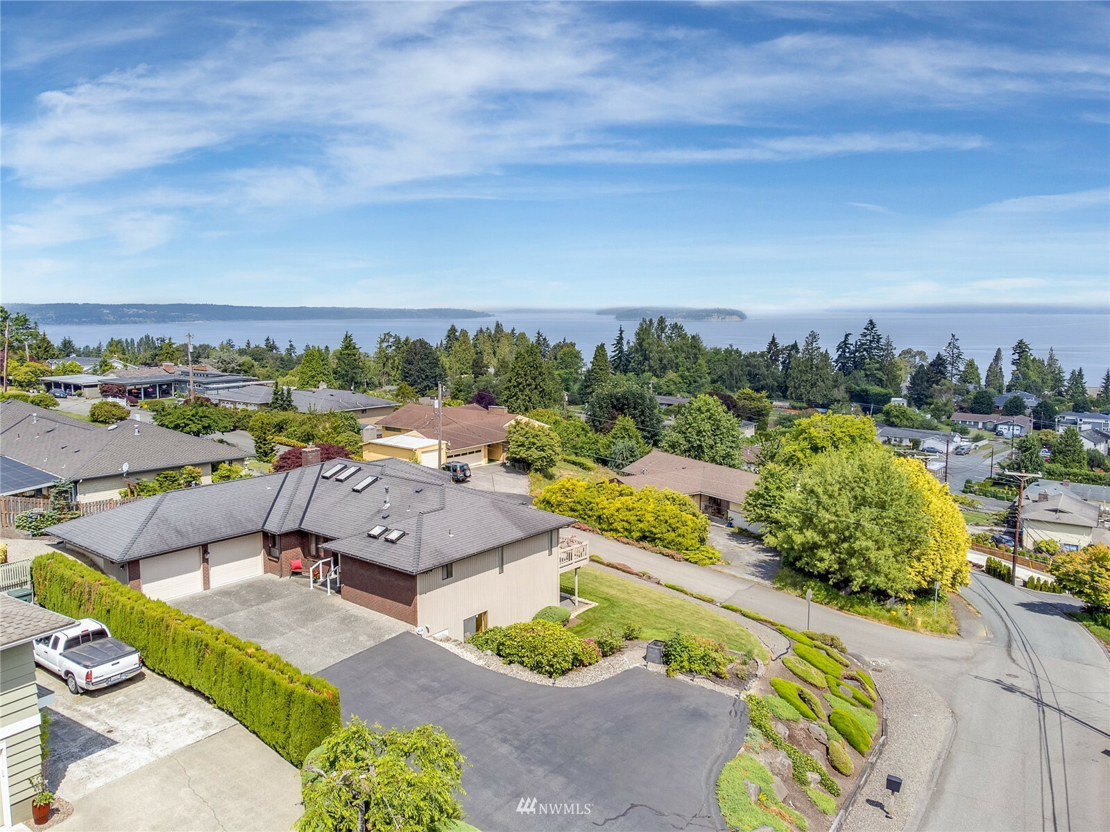 Property Photo:  2506 Hillside Lane  WA 98203 