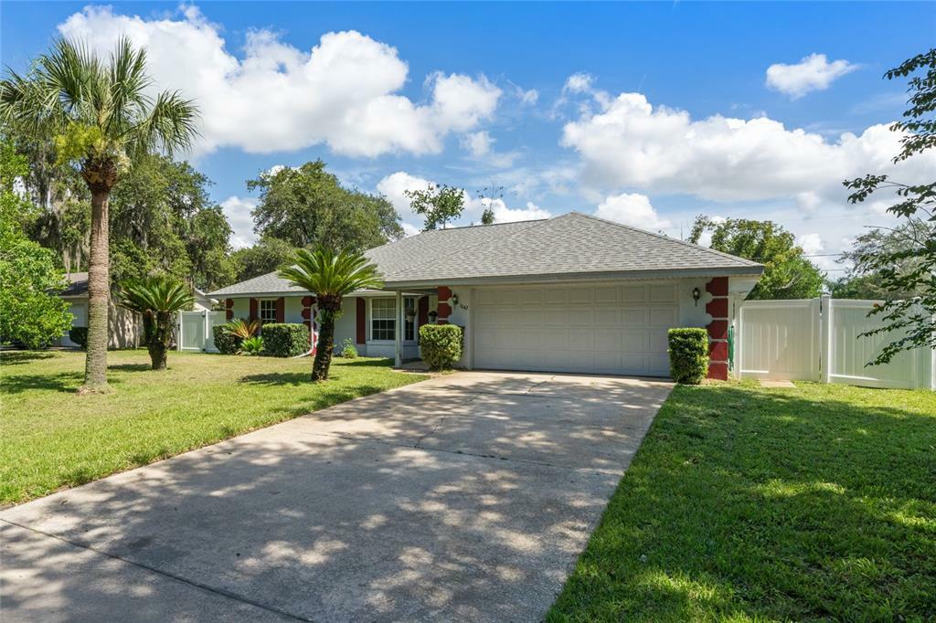 Property Photo:  1042 McCormick Drive  FL 32725 