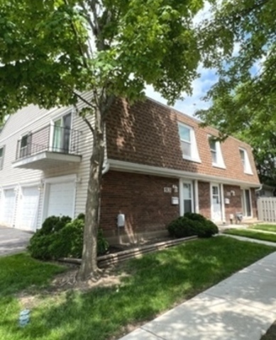 Property Photo:  513 Eagle Court 84  IL 60194 