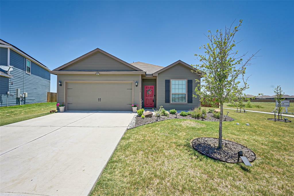 Property Photo:  133 Yorktown Court  TX 76084 