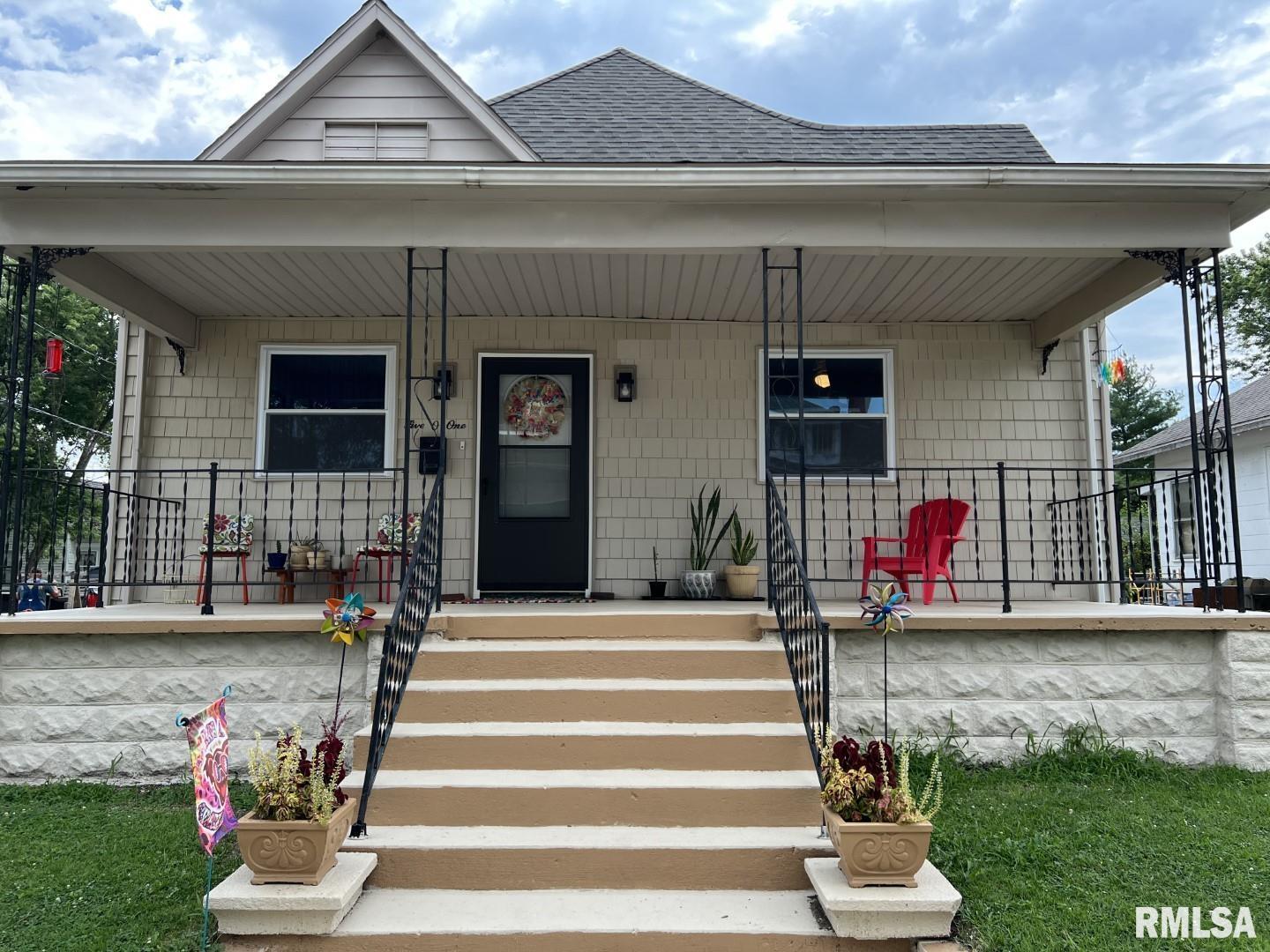 Property Photo:  501 S Buchanan  IL 62959 