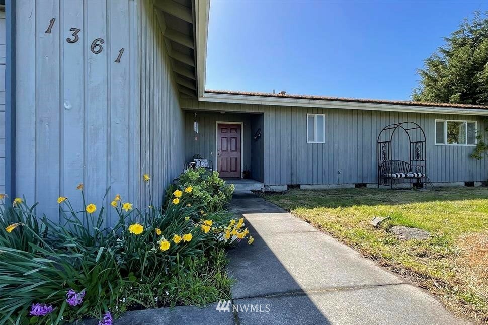Property Photo:  1361 Thornton Drive  WA 98382 