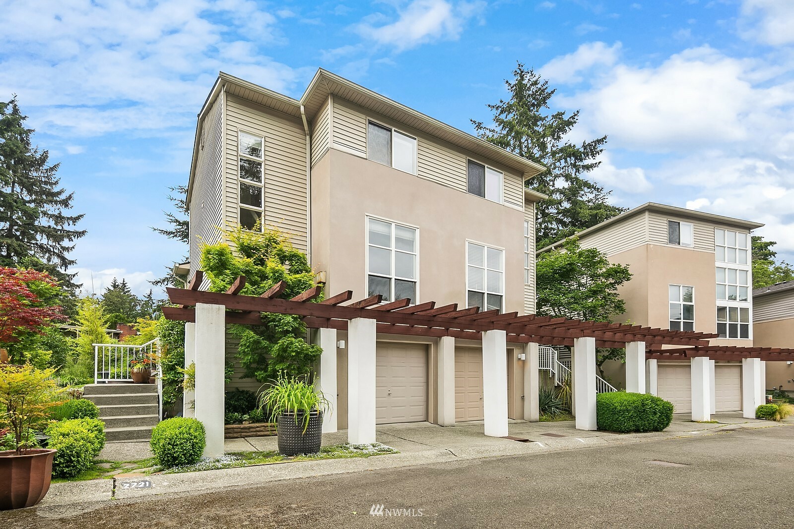 Property Photo:  2721 124th Avenue SE  WA 98005 