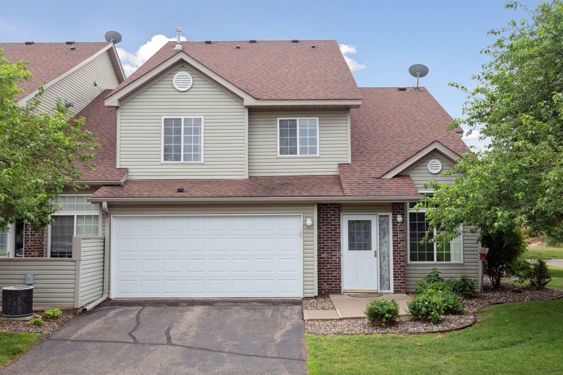 Property Photo:  2431 Oakridge Circle  WI 54016 