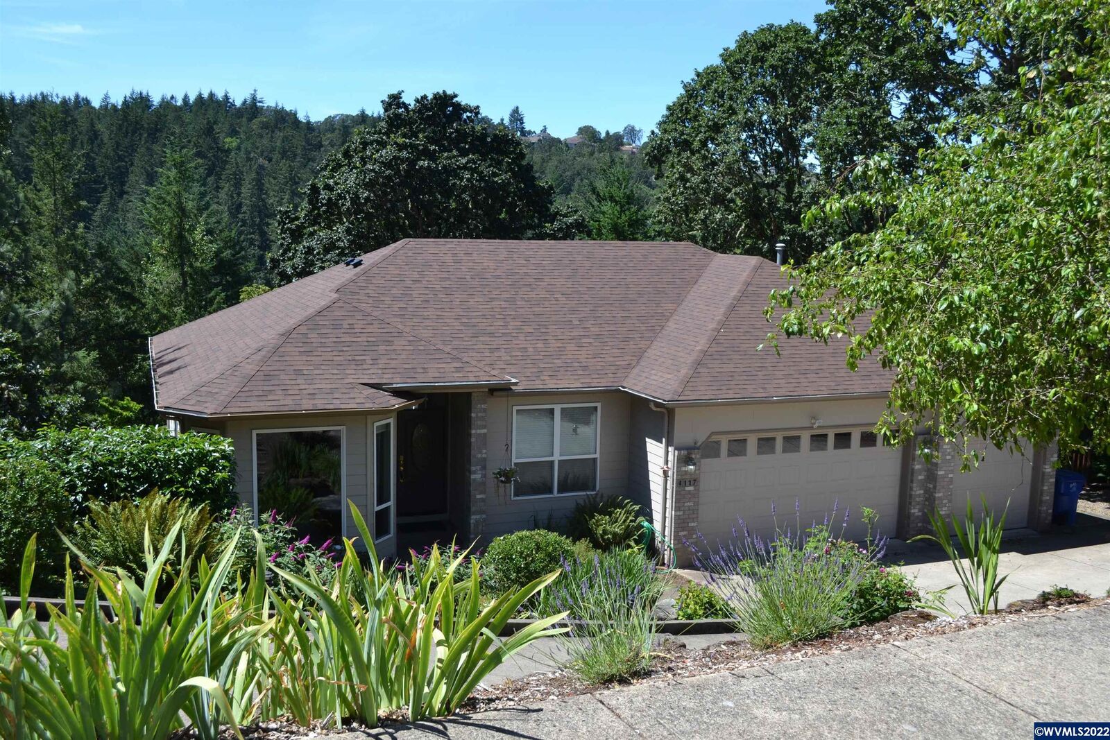 Property Photo: 4117 Cloudview Dr S OR 97302