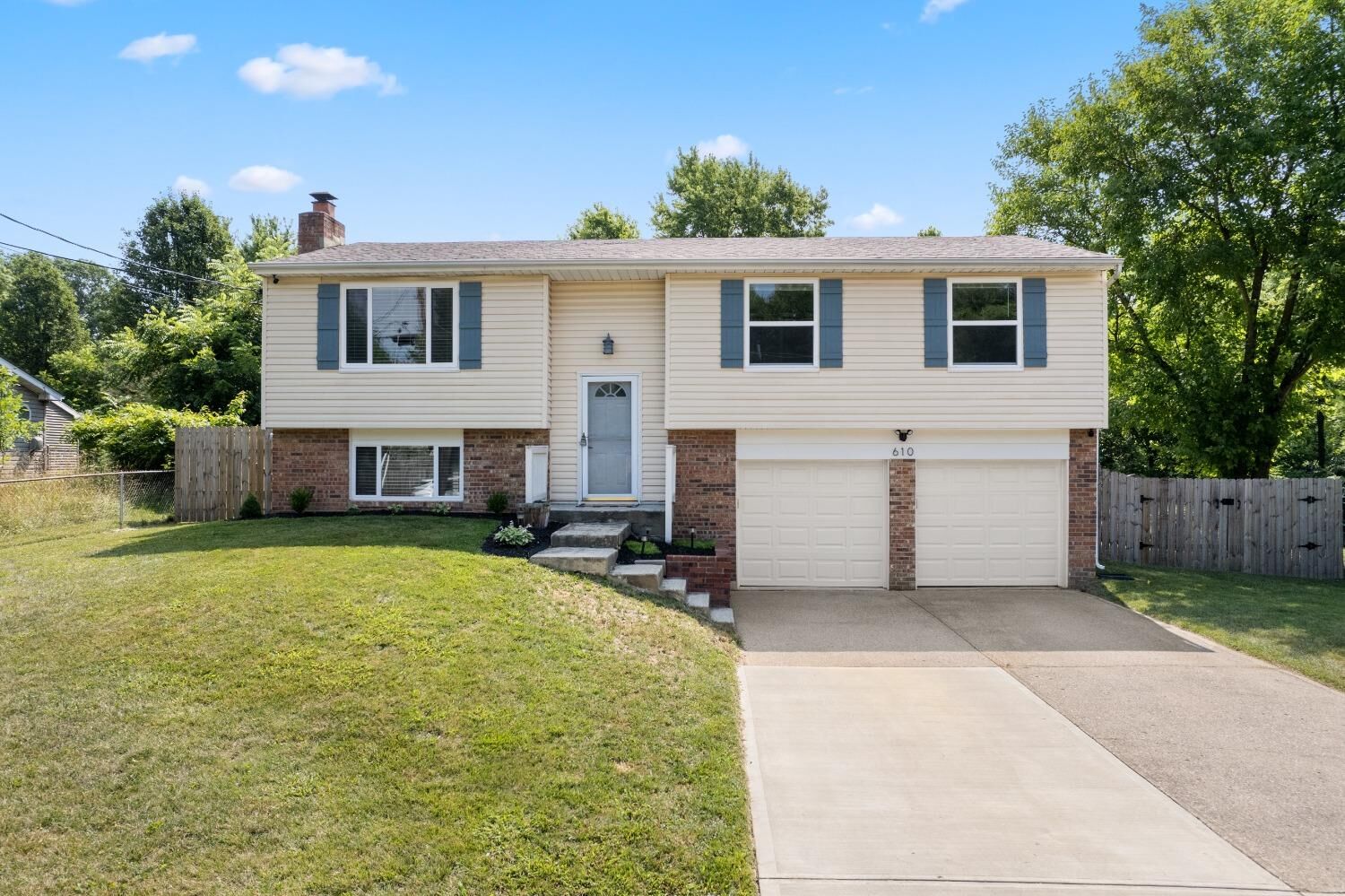 Property Photo: 610 Glenrose Ln OH 45244