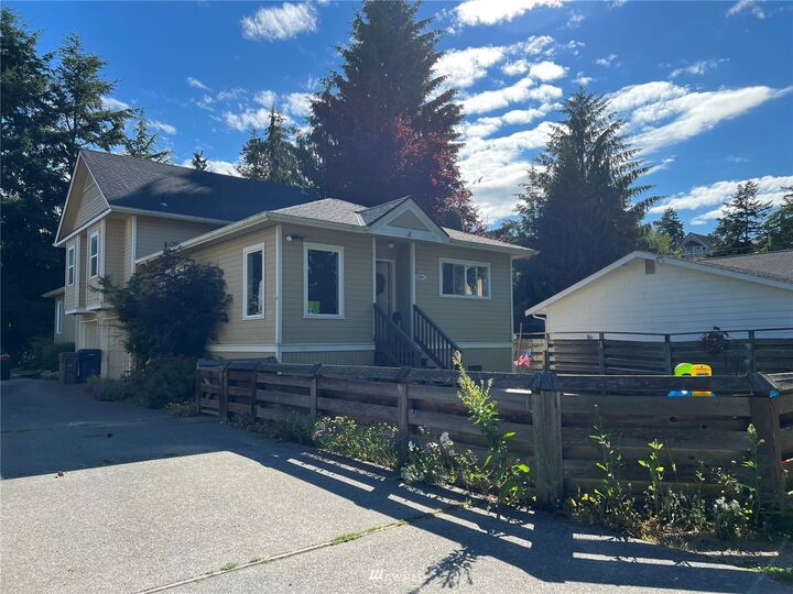 Property Photo: 524 Myrtle Street C + D WA 98257