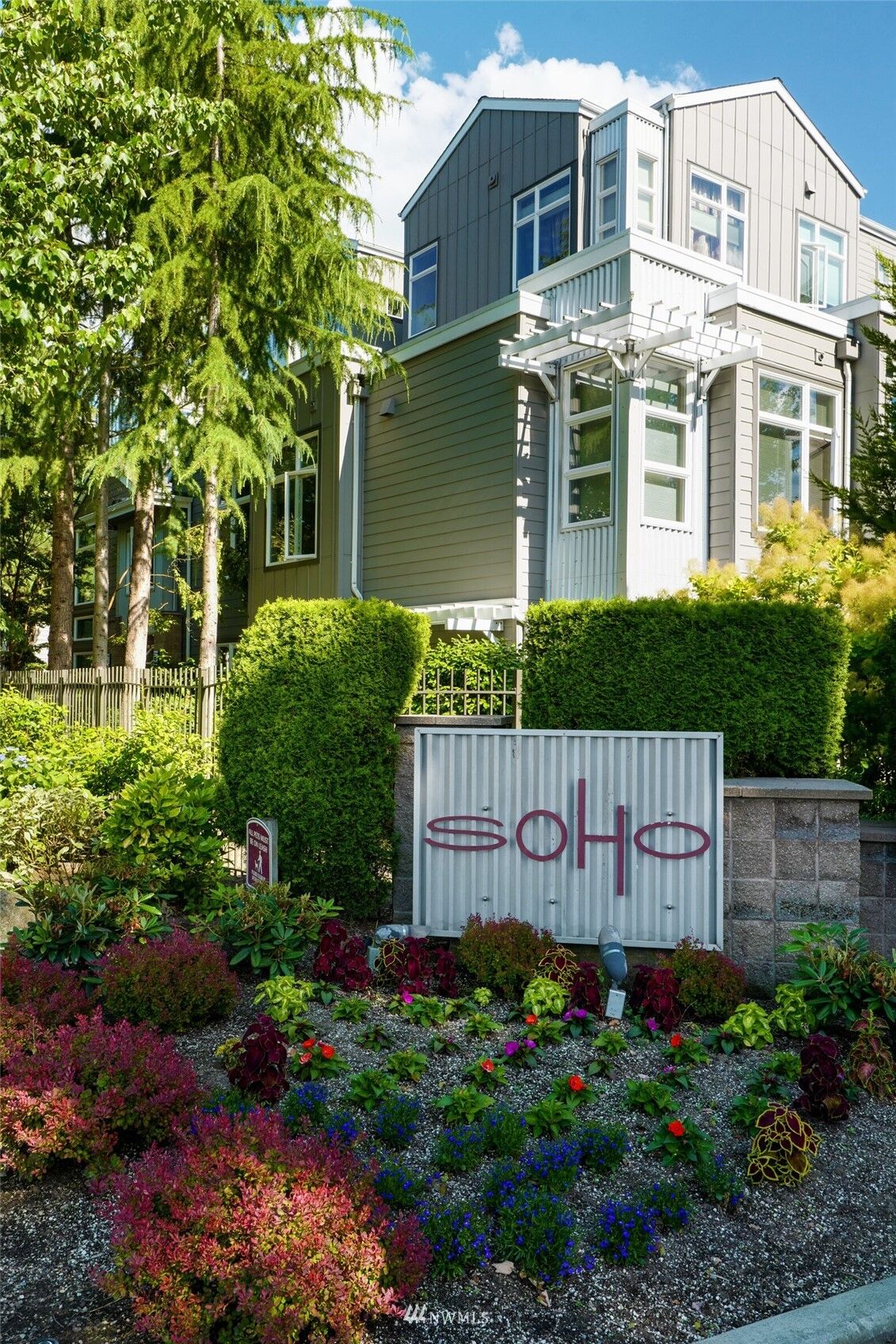 Property Photo: 511 7th Avenue 207 WA 98033