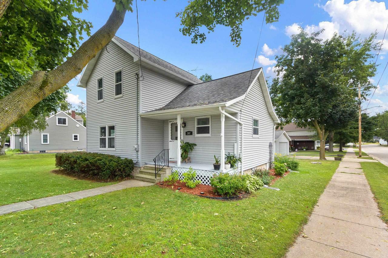 Property Photo:  207 East Burdick Street  WI 54106 